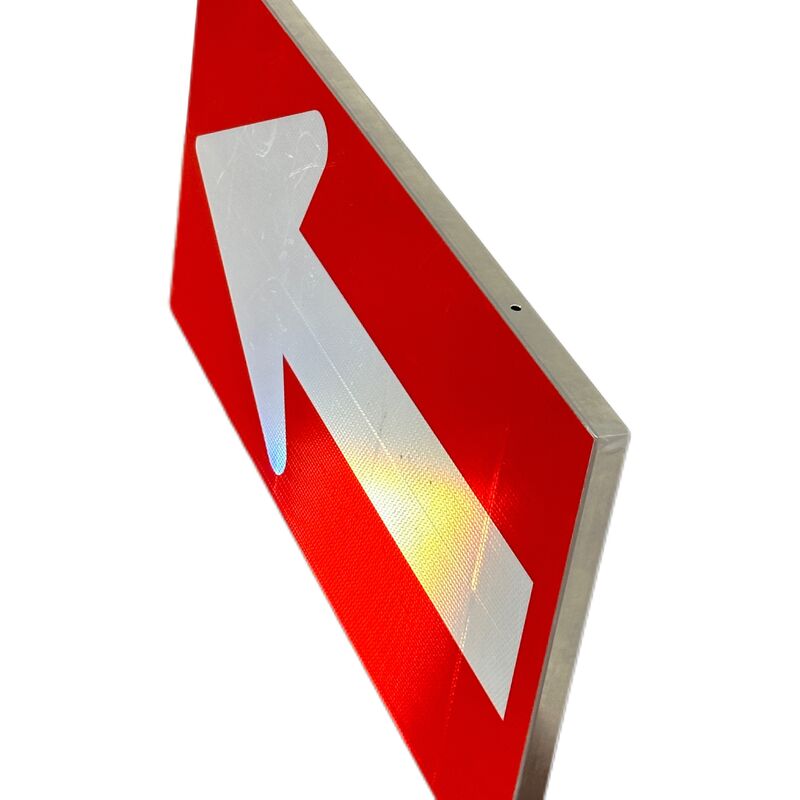 แผ่นป้ายลูกศรสะท้อนแสง 3M ขนาด L400*W280*H2.0 มม. ปรับแต่งได้เพื่อความปลอดภัยบนท้องถนน