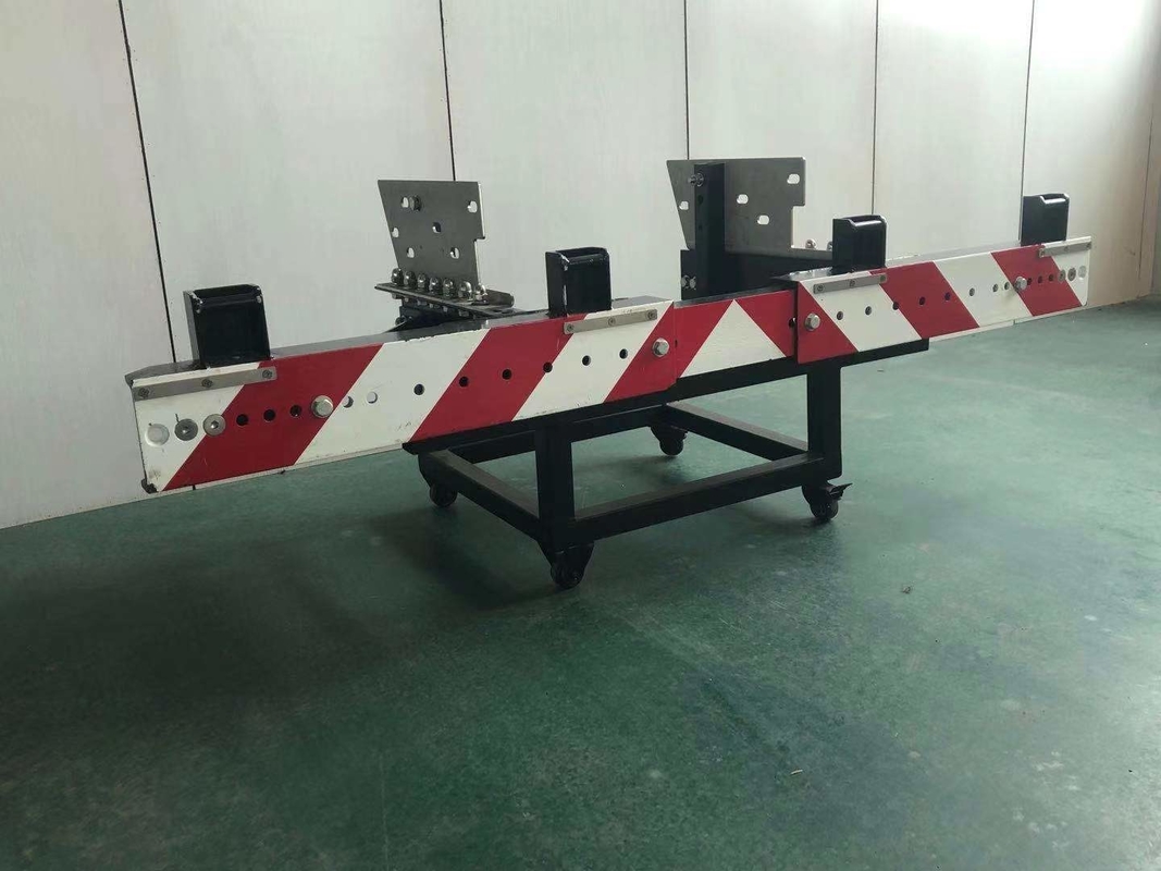 รถบรรทุกติดฟิล์มสะท้อนแสง 4.0 ตันเตือน Attenuator ดูดซับแรงกระแทก